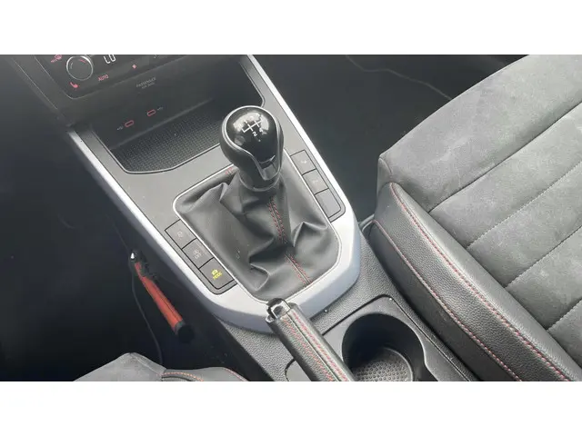 SEAT Arona 1.0 TSI FR Business Intense 2022 Benzine 17