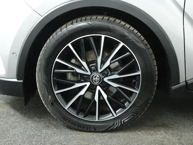 Toyota C-HR 1.8 Hybrid Executive 2017 Hybride Benzine 39