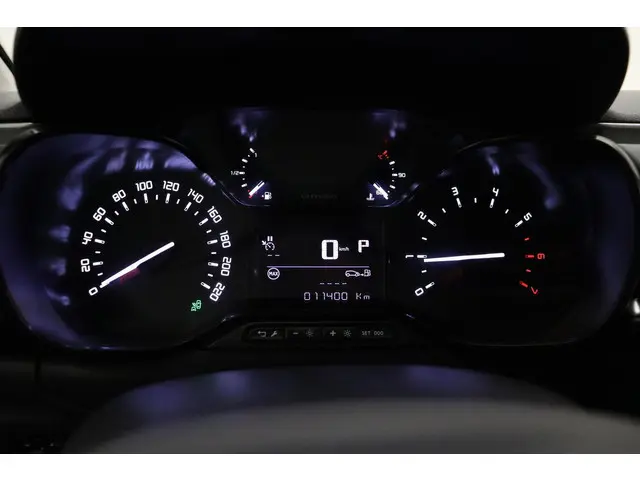 Citroën C3 1.2T 110pk Automaat Shine 2023 Benzine 28