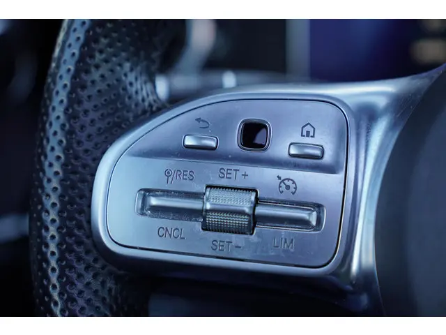 Mercedes-Benz E-Klasse Coupé 200 Premium 2018 Benzine 35