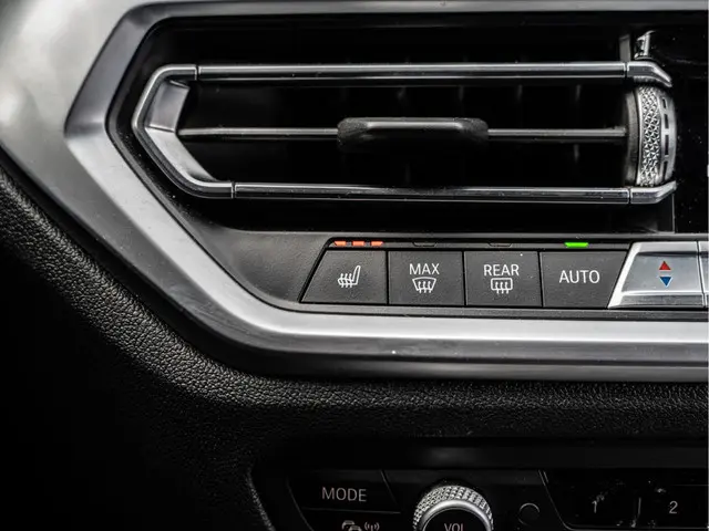 BMW 3 Serie 320i High Executive 2019 Benzine 26