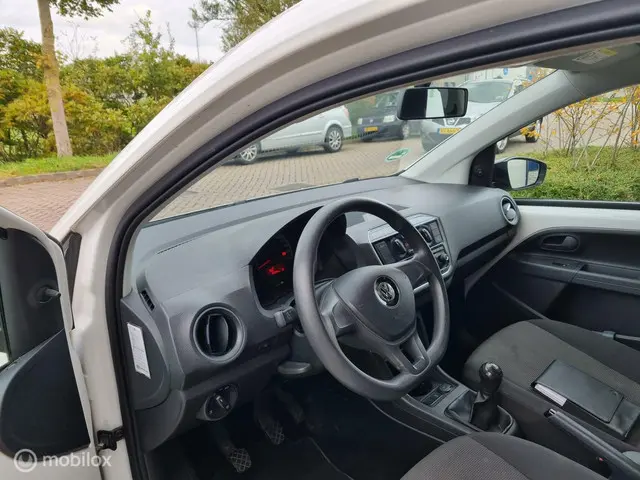 Volkswagen up! 1.0 BMT take up! AIRCO, 5 Deurs 2017 Benzine 16