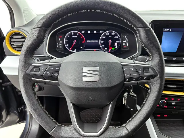 SEAT Arona 1.0 EcoTSI Style Connect 2024 Benzine 33