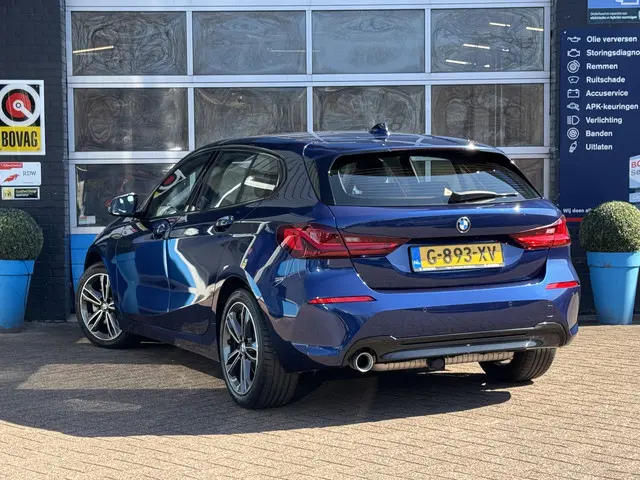 BMW 1 Serie 118i Executive Edition 2019 Benzine 41