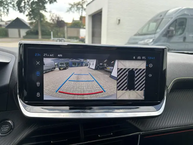 Peugeot 2008 1.2 Hybrid 145 GT 2025 Hybride Benzine 12