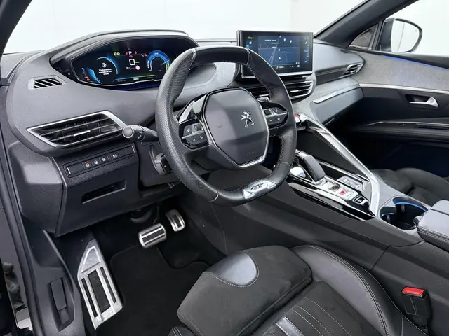 Peugeot 3008 1.6 HYbrid4 300 GT 2022 Hybride Benzine 17