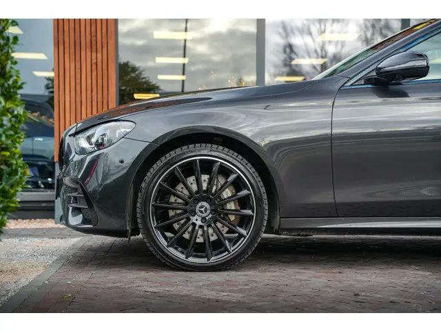 Mercedes-Benz E-Klasse E300 de 2022 Hybride Diesel 12