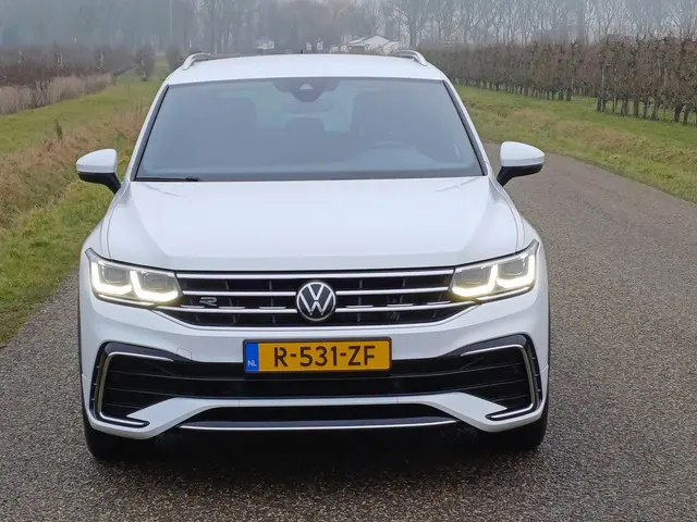 Volkswagen Tiguan 1.5 TSI R-Line Business+ 2023 Benzine 4