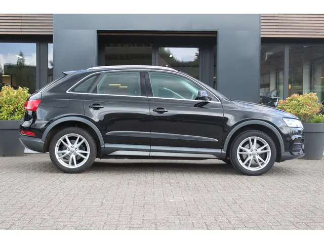 Audi Q3 1.4 TFSI 150pk sport S-Line 2015 Benzine 3