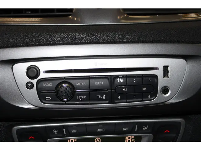 Renault Scénic Xmod 1.2 TCe Bose 2013 Benzine 12