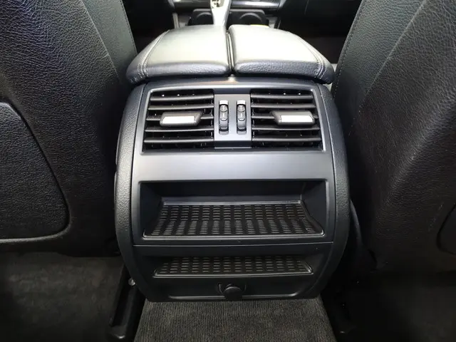 BMW 5 Serie Touring 520i Luxury Edition 2013 Benzine 41