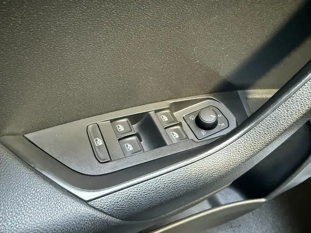 Škoda Karoq 1.0 TSI Business Edition 2021 Benzine 12