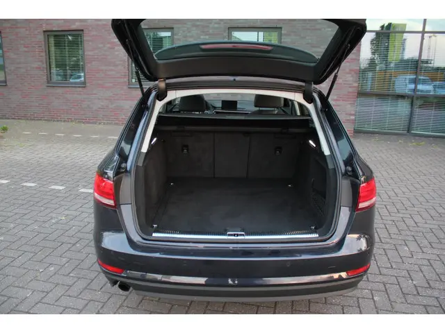 Audi A4 AVANT 1.4 TFSI Design Pro Line Plus 2017 Benzine 13