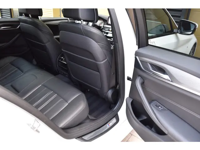 BMW 5 Serie 520i High Executive 2020 Benzine 27