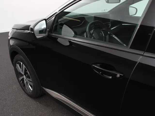 Peugeot 3008 1.2 PureTech Allure 2024 Benzine 9
