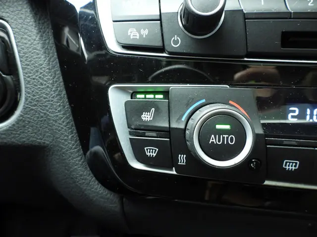 BMW 3 Serie Touring 320i 2019 Benzine 18