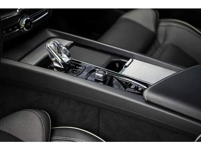 Volvo XC60 B5 Plus Dark 2022 Benzine 30