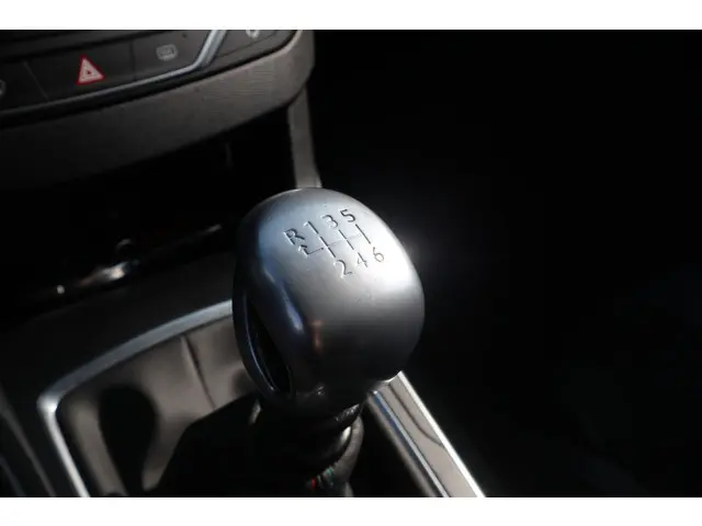 Peugeot 308 SW 1.2 PureTech Tech Edition 2019 Benzine 27