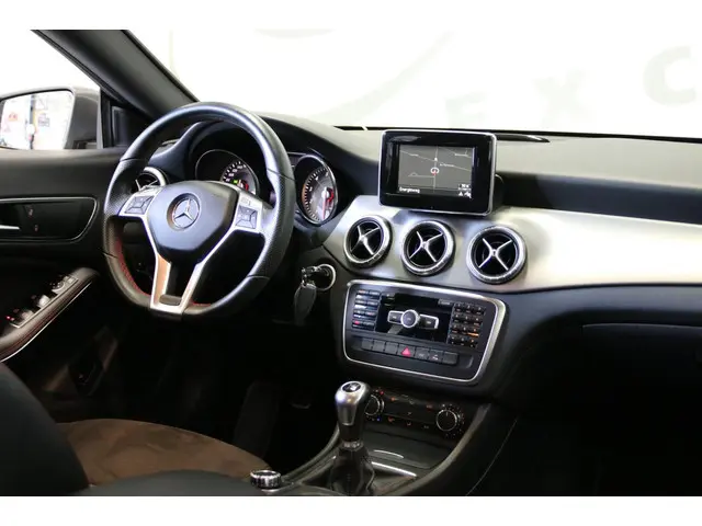 Mercedes-Benz CLA 180 Ambition 2014 Benzine 16
