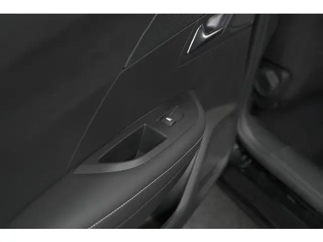 Peugeot 2008 PureTech 130 EAT8 Allure 2024 Benzine 28