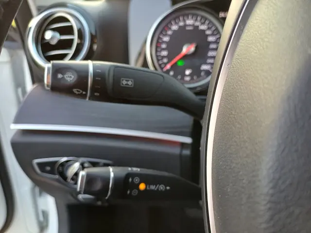 Mercedes-Benz E-Klasse 200 Premium 2017 Benzine 42