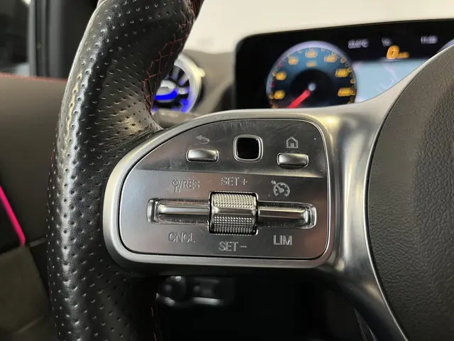 Mercedes-Benz GLA 250 e AMG Line 2020 Hybride Benzine 44