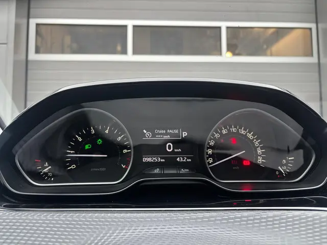 Peugeot 208 1.2 PureTech Allure 2017 Benzine 12