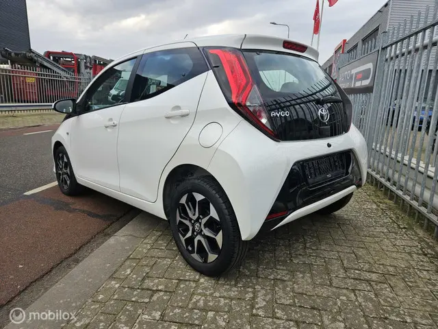 Toyota Aygo 1.0 VVT-i x-play camera 2019 Benzine 3