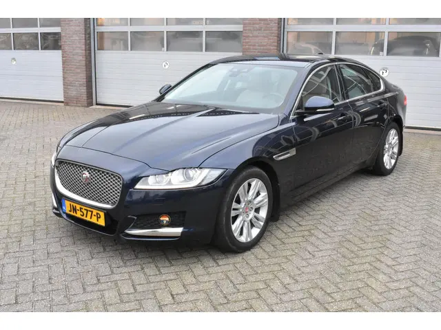 Jaguar XF 2.0 Portfolio 2016 Benzine 35