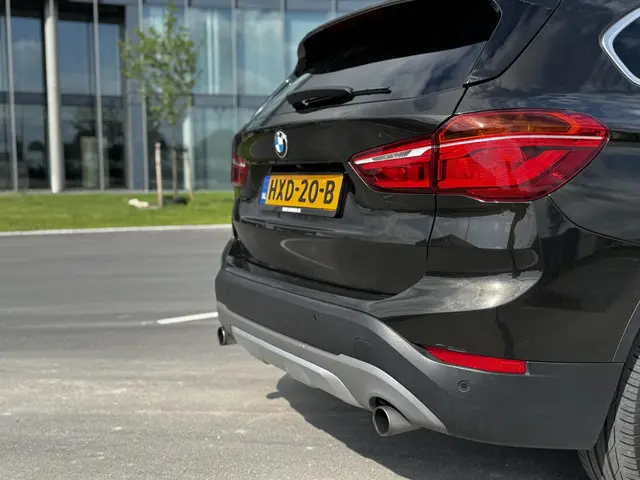 BMW X1 xDrive20i High Executive 2018 Benzine 6