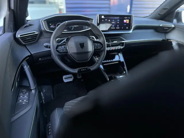 Peugeot 2008 1.2 Hybrid 145 GT 2026 Hybride Benzine 13