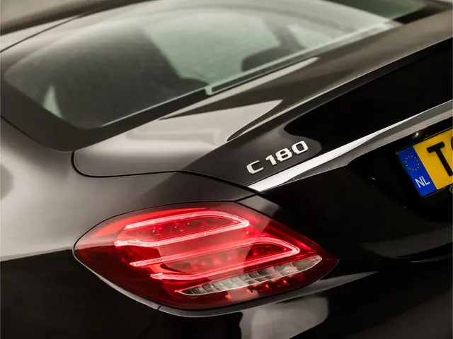 Mercedes-Benz C-Klasse 180 Sport 2018 Benzine 28