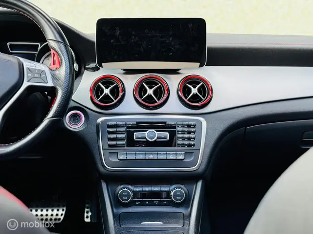 Mercedes-Benz CLA 250 Edition 1 2013 Benzine 31