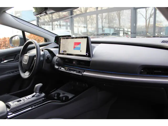 Toyota Prius 2.0 Plug-in Executive 2024 Hybride Benzine 6