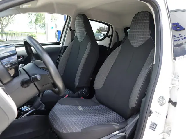 Peugeot 108 1.0 e-VTi Allure 2020 Benzine 6