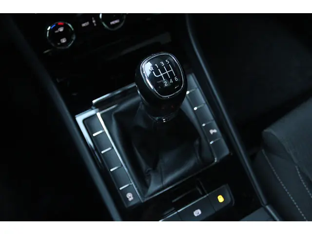 Škoda Superb 1.6 TDI AMBITION BUSINESS 2018 Diesel 26