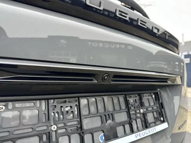 Peugeot 2008 1.2 Hybrid 145 PK GT 2025 Hybride Benzine 49