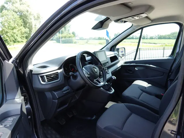 Renault Trafic 2.0 dCi 130PK T30 L2H1 Work Ed. 2023 Diesel 4