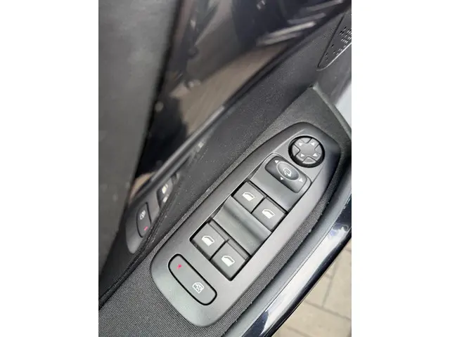 Peugeot 208 1.2 PureTech Allure 2018 Benzine 26