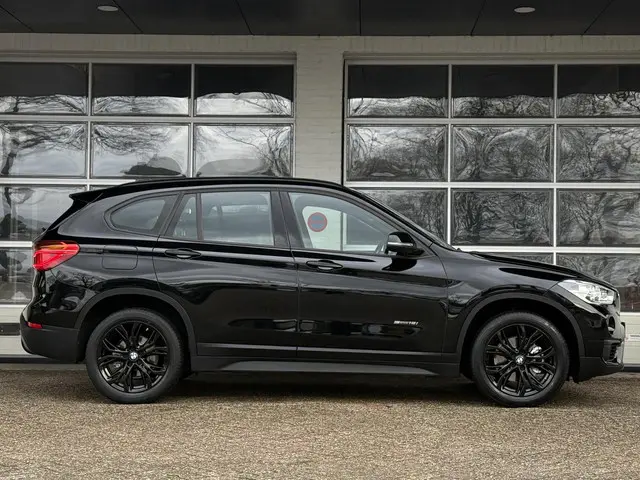 BMW X1 sDrive18i Centennial Executive 2017 Benzine 10