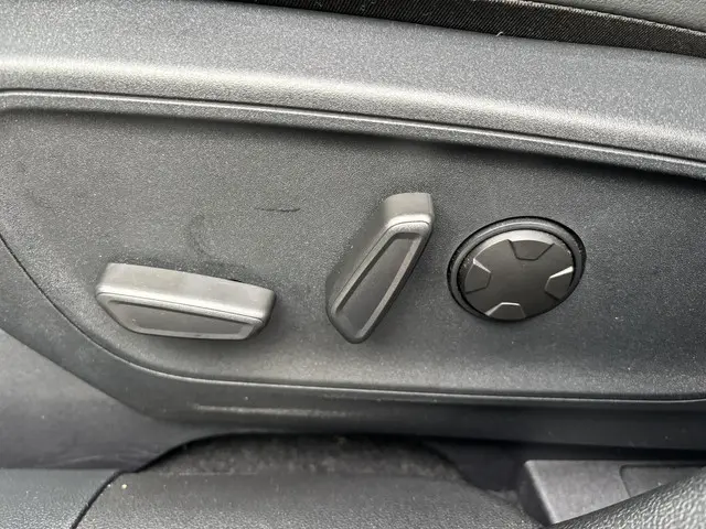 Ford Kuga 2.5 PHEV ST-Line X 2024 Hybride Benzine 23