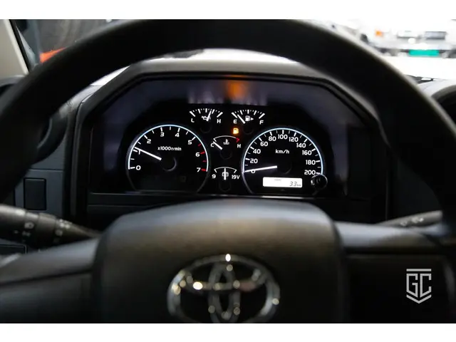 Toyota Land Cruiser GRJ78 M/T 2024 Benzine 10