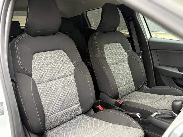 Renault Clio 1.0 TCe Intens Automaat 2023 Benzine 12