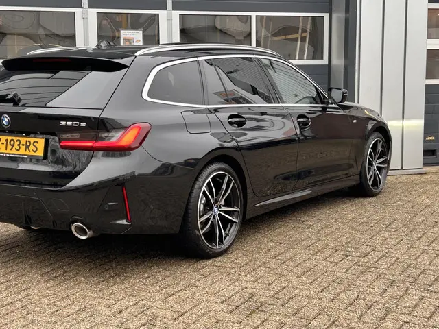 BMW 3 Serie Touring 320e 2024 Hybride Benzine 9