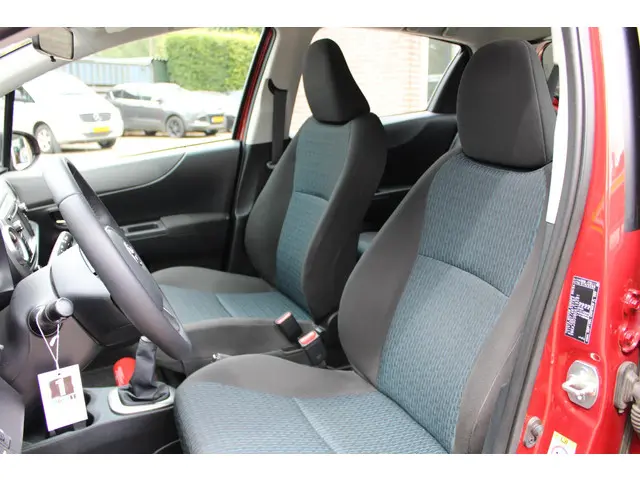 Toyota Yaris 1.3 2013 Benzine 11