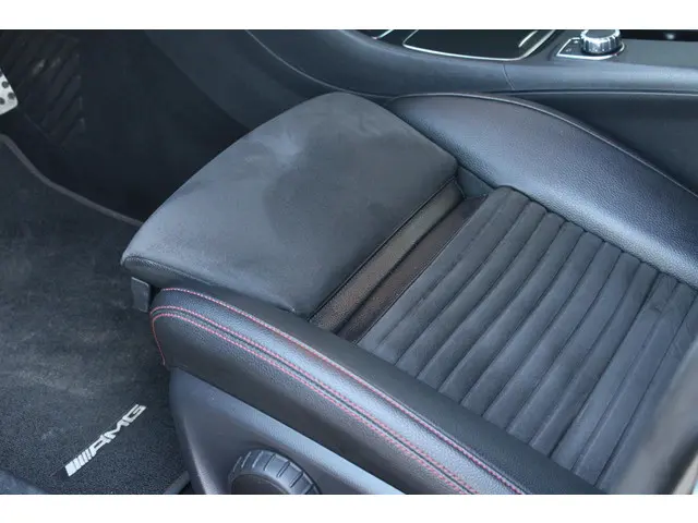 Mercedes-Benz GLA 180 Business 2018 Benzine 9