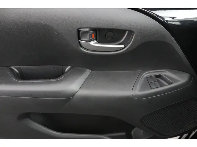 Toyota Aygo 1.0 VVT-i x-play cabrio 2021 Benzine 29
