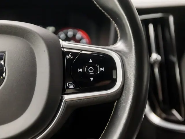 Volvo S60 2.0 T5 R-Design 2019 Benzine 22