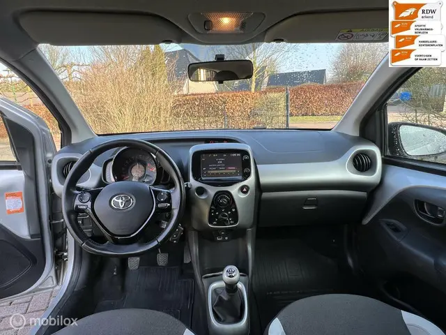 Toyota Aygo 1.0 VVT-i x-play 2015 Benzine 16