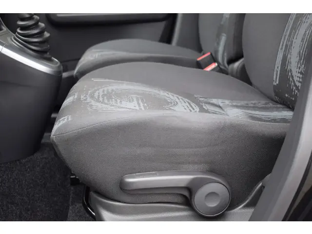 Opel Agila 1.0 Berlin 2015 Benzine 16